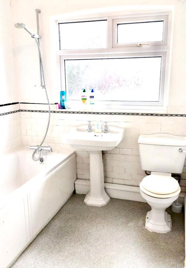 Lotus Home Wallasey Bagian luar foto
