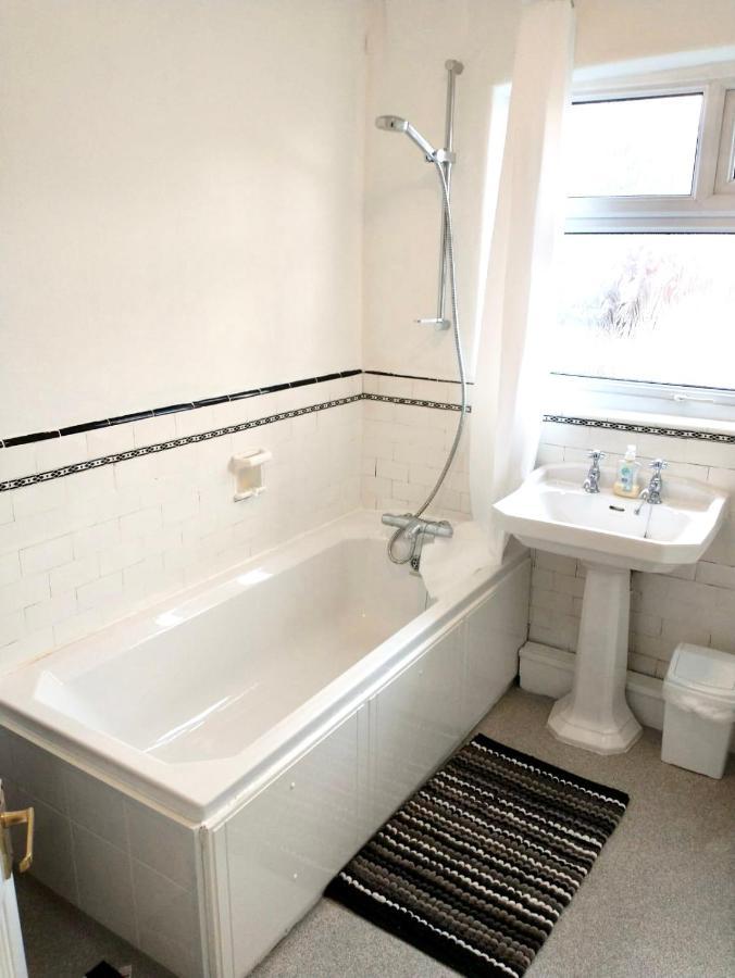 Lotus Home Wallasey Bagian luar foto